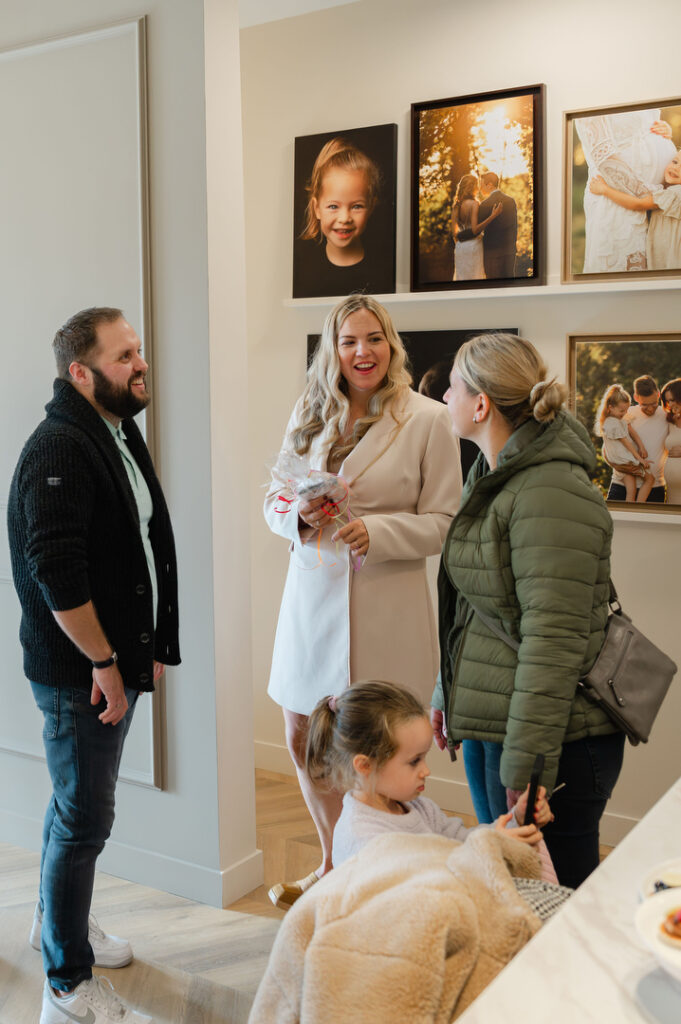 Juliette in gesprek met klaten bij Studio Laurant