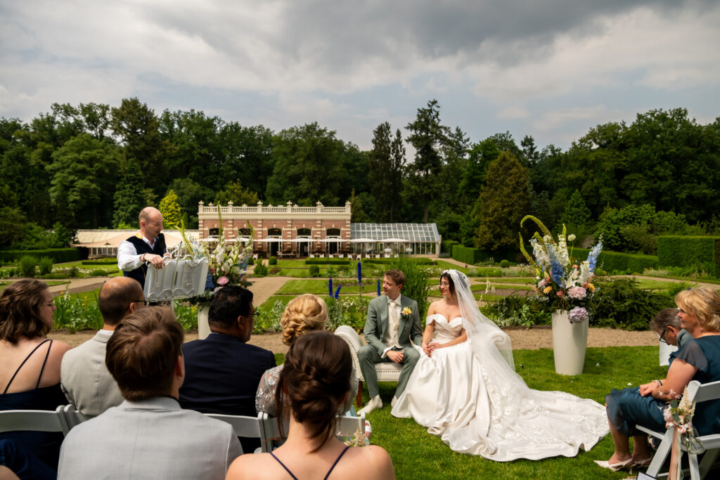 Buiten ceremonie Groot Warnsborn